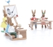 Osterfiguren - Hasenschule mit Lehrerin und sitzende Schüler auf Bänken - Ansicht Rechts - Schmückt