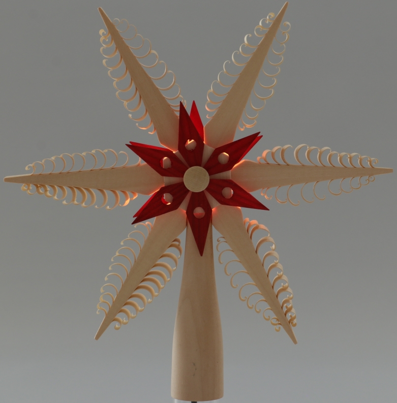 Christbaumspitze Spanstern el. Beleuchtet Mitte mit roten Holzstern - Ansicht beleuchtet - Erzeugt