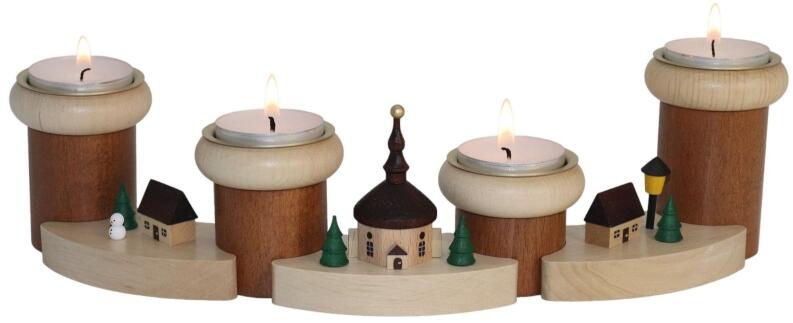 Adventsteelichthalter – detailreicher Adventskranz mit Seiffener Kirche, Schneemann und