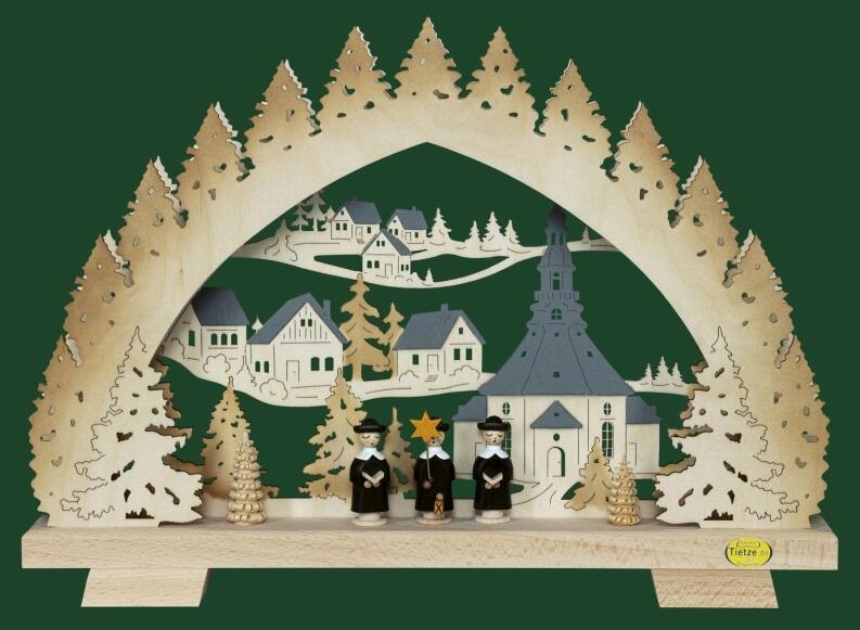 LED-Schwibbogen aus Holz mit Seiffener Dorf, Kirche und Kurrendesängern, warm beleuchtet von Saico