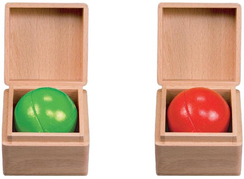 Holzspielzeug Legematerial 24 gelbe Halbringe von SINA Spielzeug GmbH, zwei geöffnete Holzkästchen