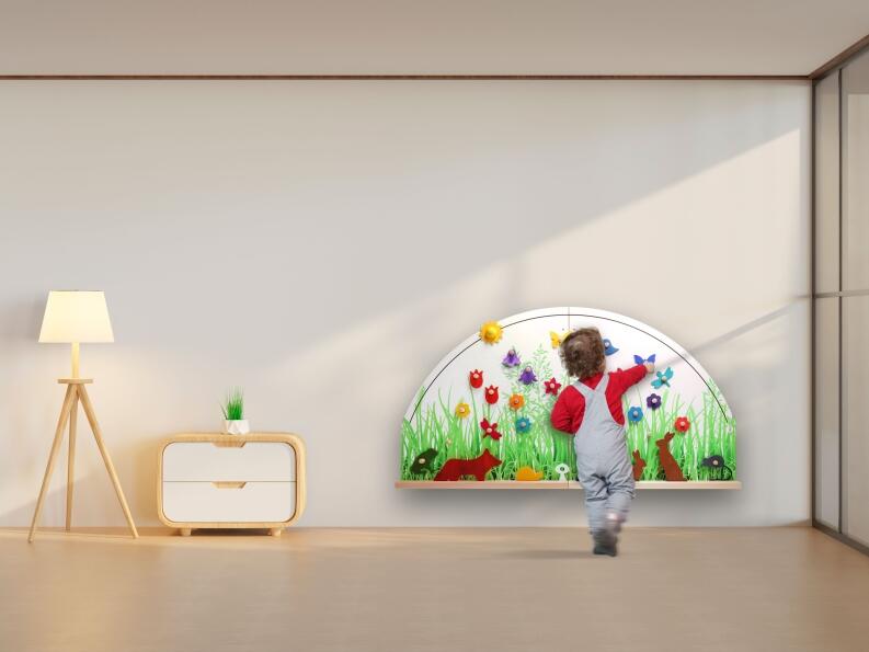 Wandspiel – bunte Krabbelwiese mit Tieren und Blumen interaktiv und vielseitig – BxHxT 93 x 108 x 9 