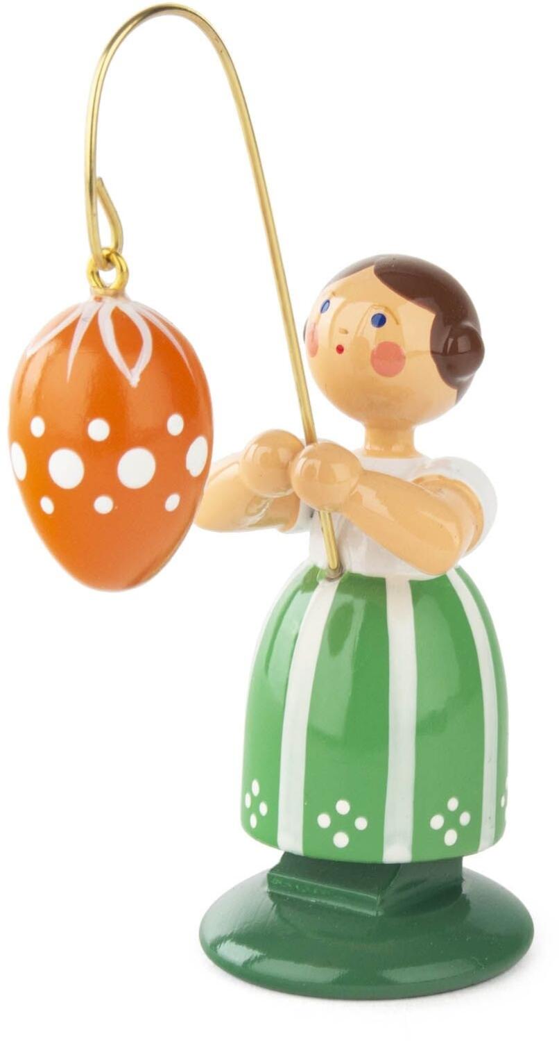 Blumenm&auml;dchen &ndash; fr&uuml;hlingshaftes M&auml;dchen mit orangem Osterei und gr&uuml;n-wei&szlig; Rock &ndash; HxBxT 9 x 4 x 4 cm