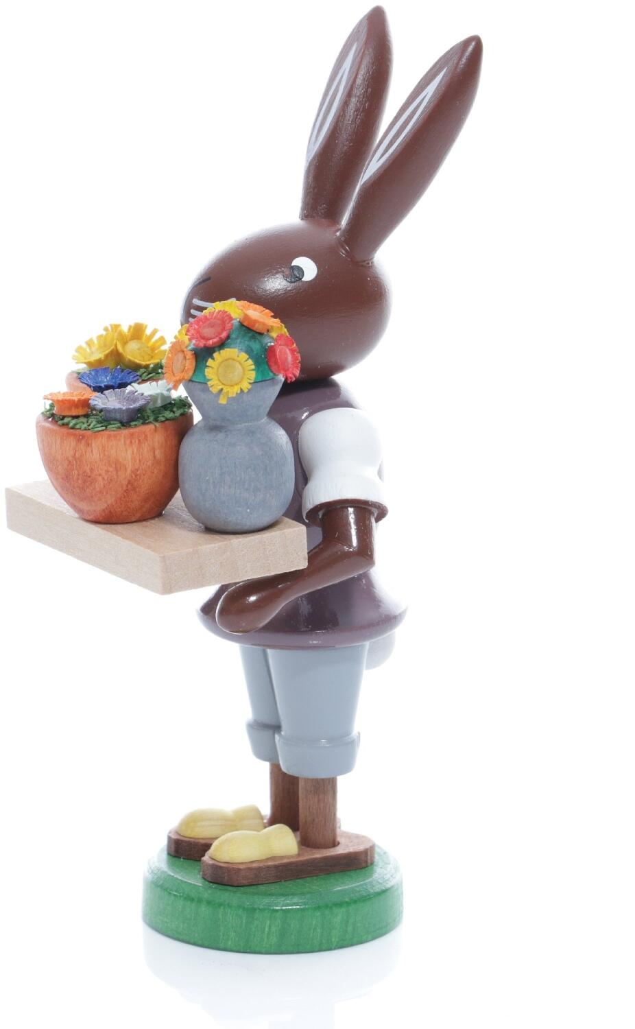 Osterfigur – detailreich gestalteter Osterhase mit Tablett voller Blumen – BxHxT ca. 5x9x4 cm